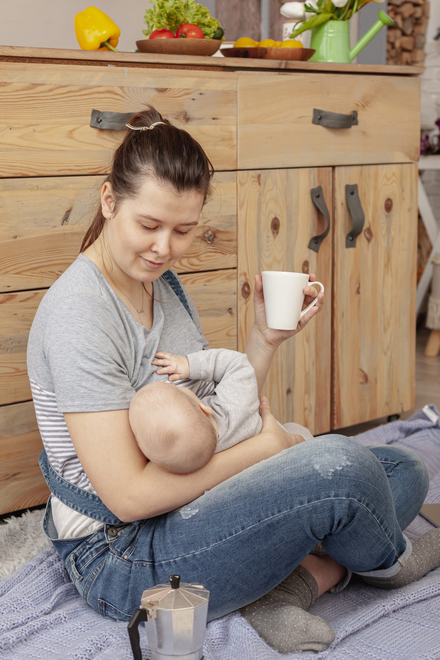 mother with baby home scaled - Mehmet Kılıç -Sakarya Çocuk Doktoru